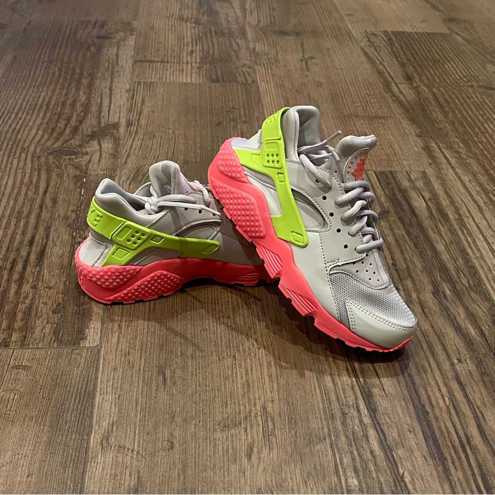 🆕 NIKE Air Huarache 7.5